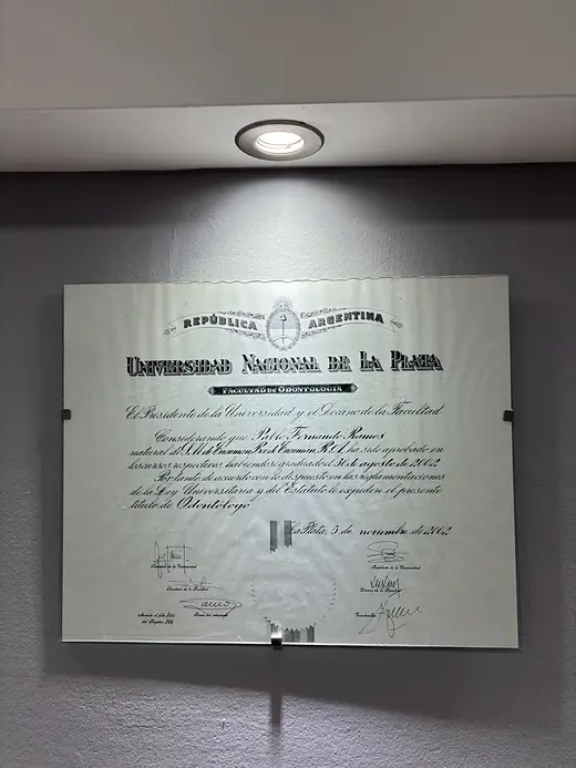 El diploma de odontólogo de la Universidad Nacional de La Plata